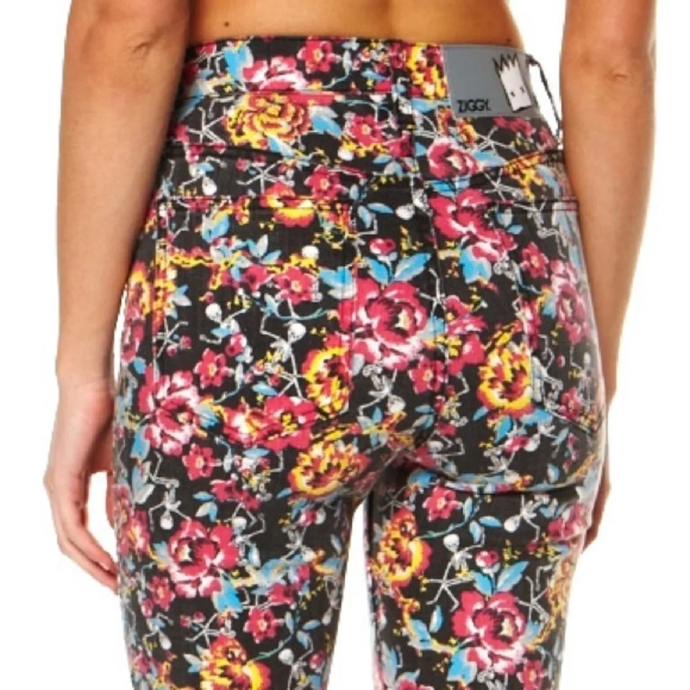 Ziggy Skulls & Roses Rib Warmers Jean